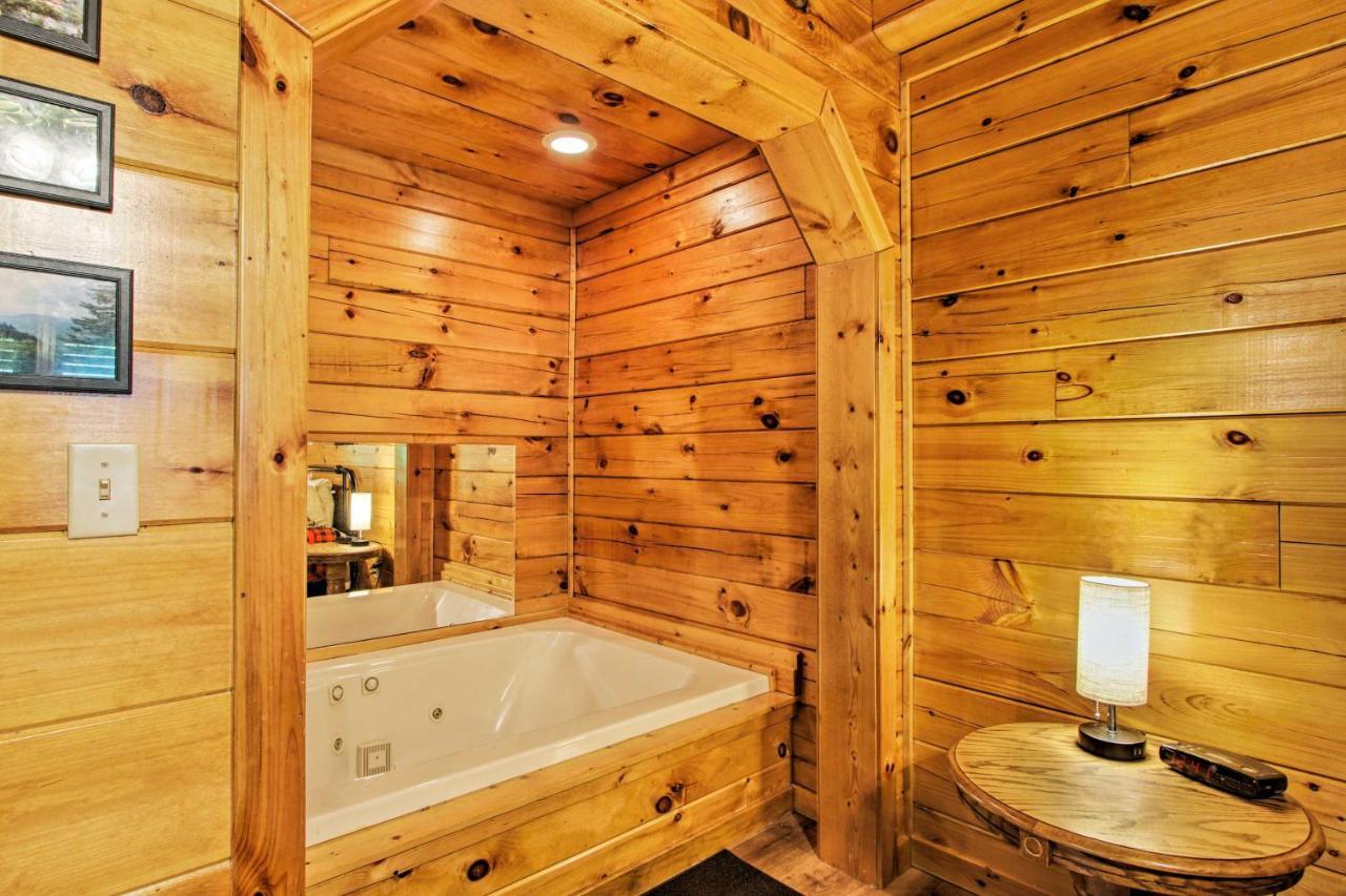 Charming Pigeon Forge Cabin With Private Hot Tub! Sevierville Exterior foto