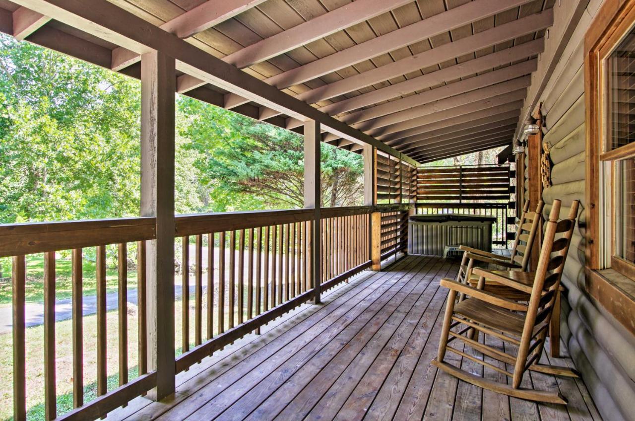 Charming Pigeon Forge Cabin With Private Hot Tub! Sevierville Exterior foto